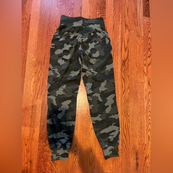 Lululemon camo joggers - Picture 4 of 6
